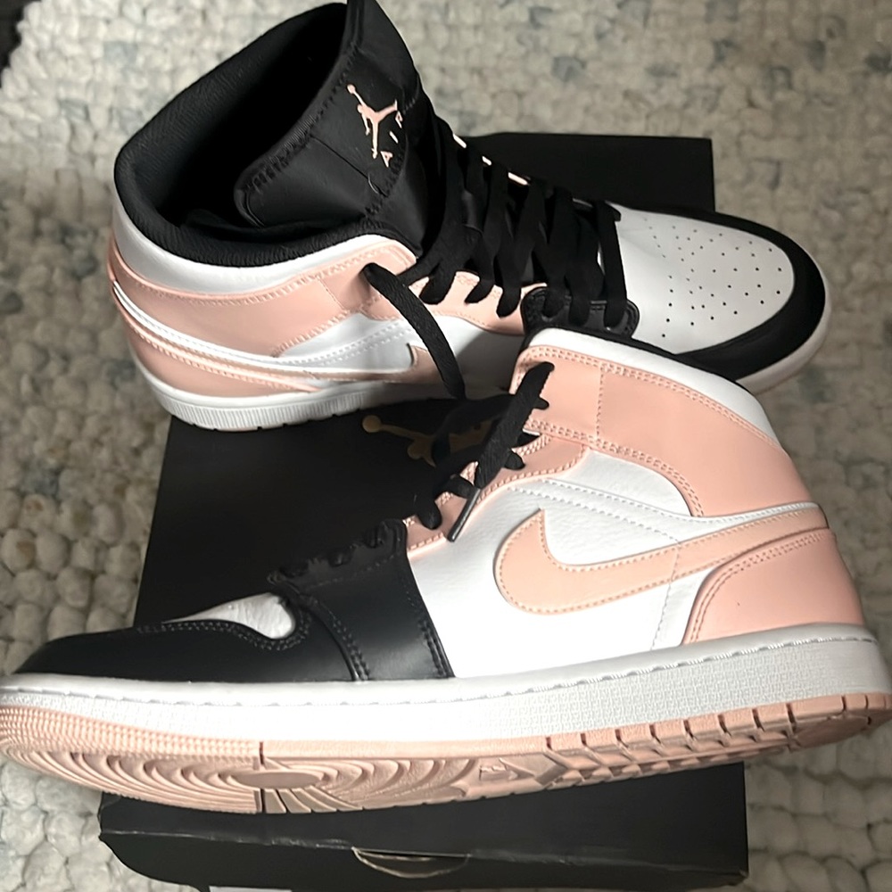 AIR JORDAN 1 MID